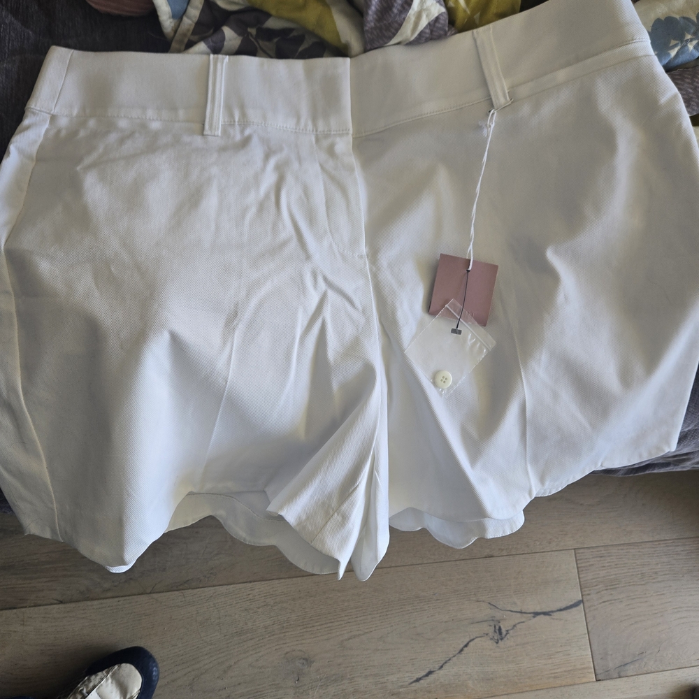 Womens White Scallop Hem Shorts